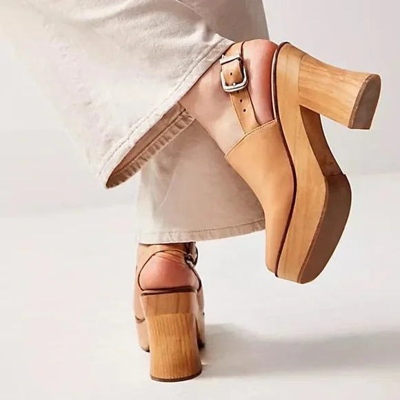 NWT FREE PEOPLE Mallory Leather Mule Clogs | Natural MSRP $198 Size 38EUR (8 US) - Picture 2 of 9